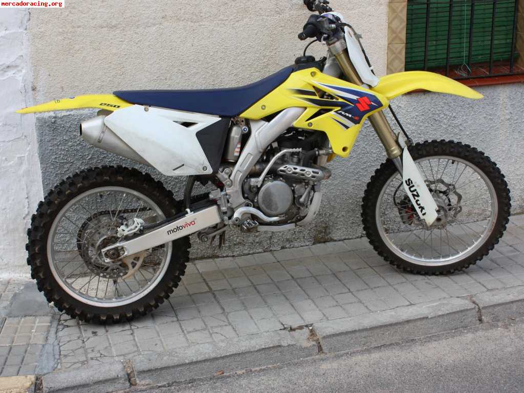 SUZUKI RMZ 250 DEL 2007 EQUIPAMIENTO