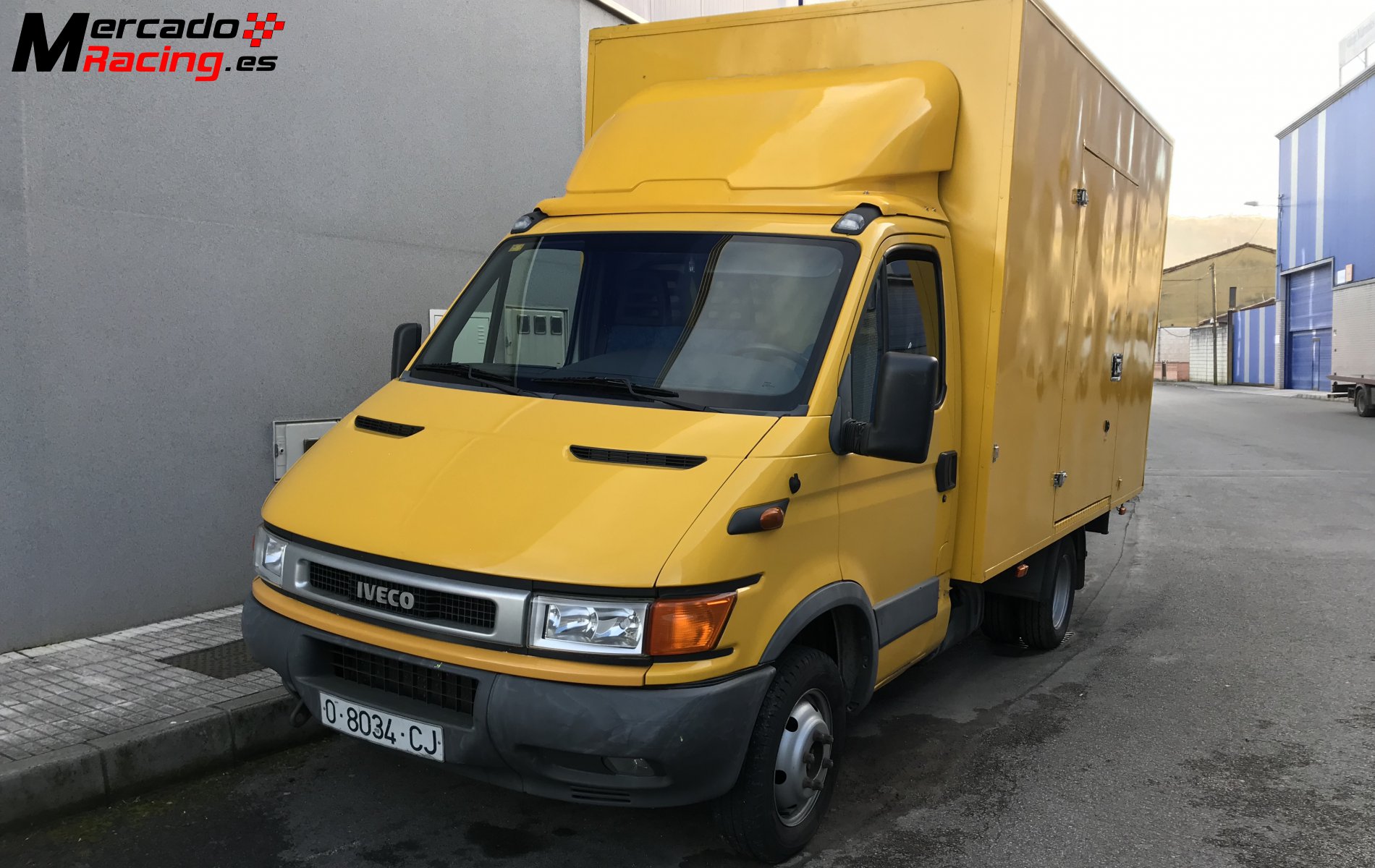 Машина iveco daily
