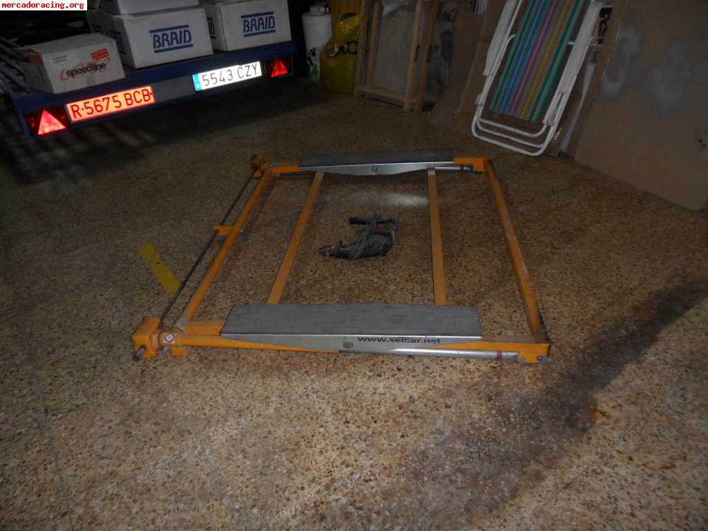 Se vende elevador basculante portatil.