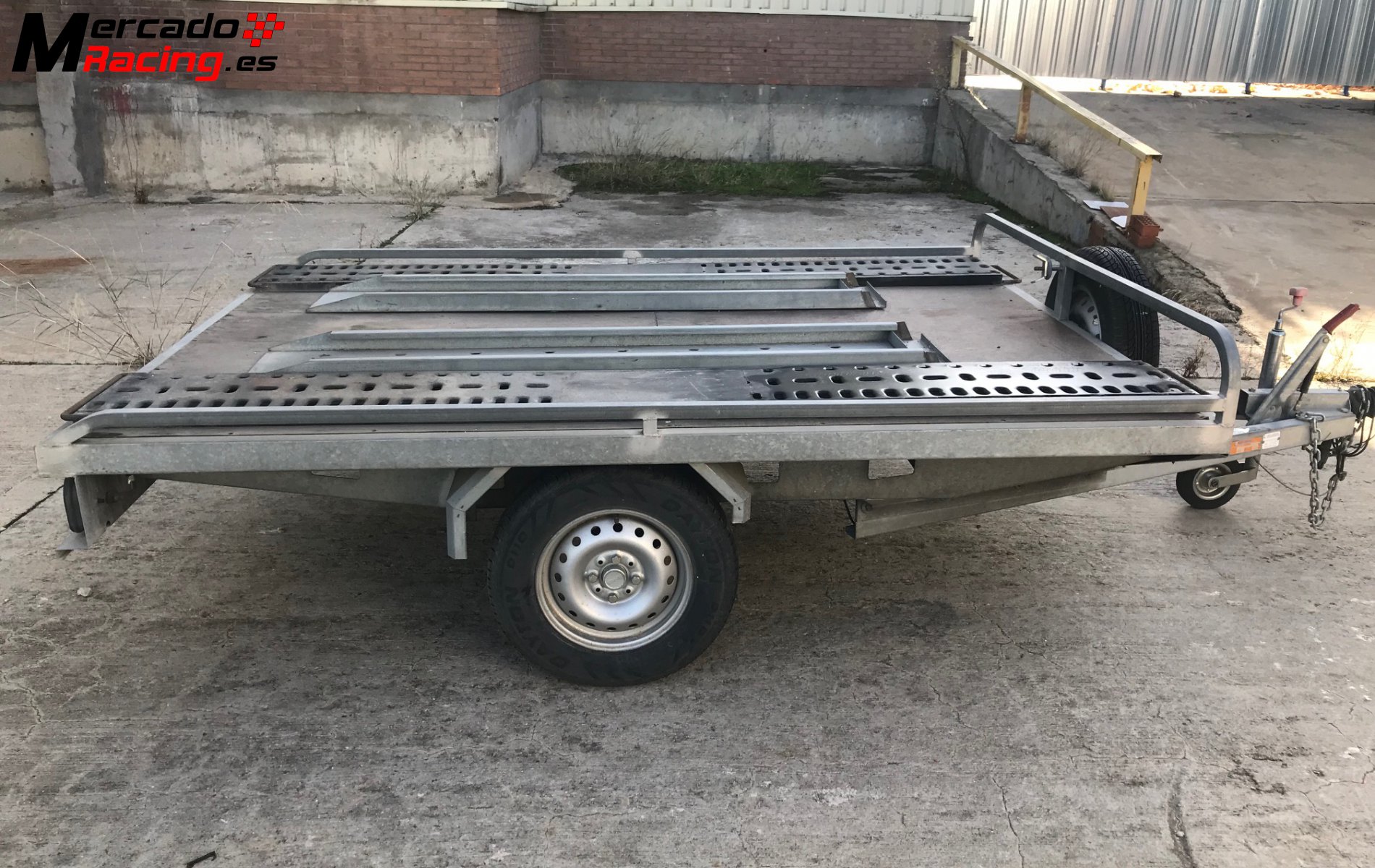 Remolque para coche pequeño. Remolque para coche pequeño.