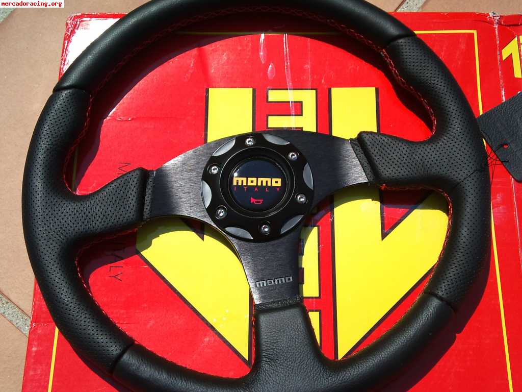 Volante MOMO Team 28, Diámetro 280mm, Piel Negra, PCD 6x70mm, Offset Plano, Fabricado En Italia