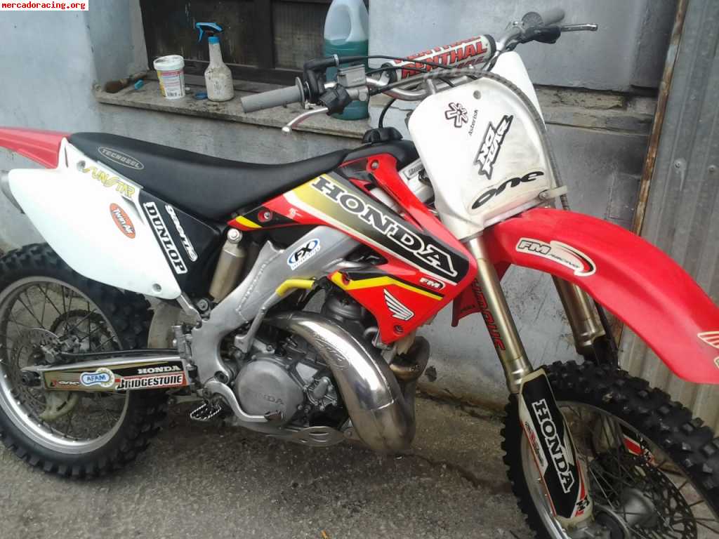 se vende honda cr 250 del 2004 1650€